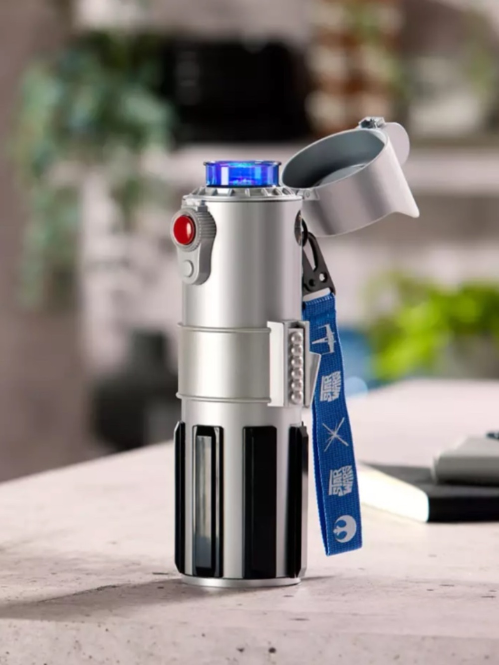LIGHTSABER Light-Up and Sound Water Bottle – Star Wars